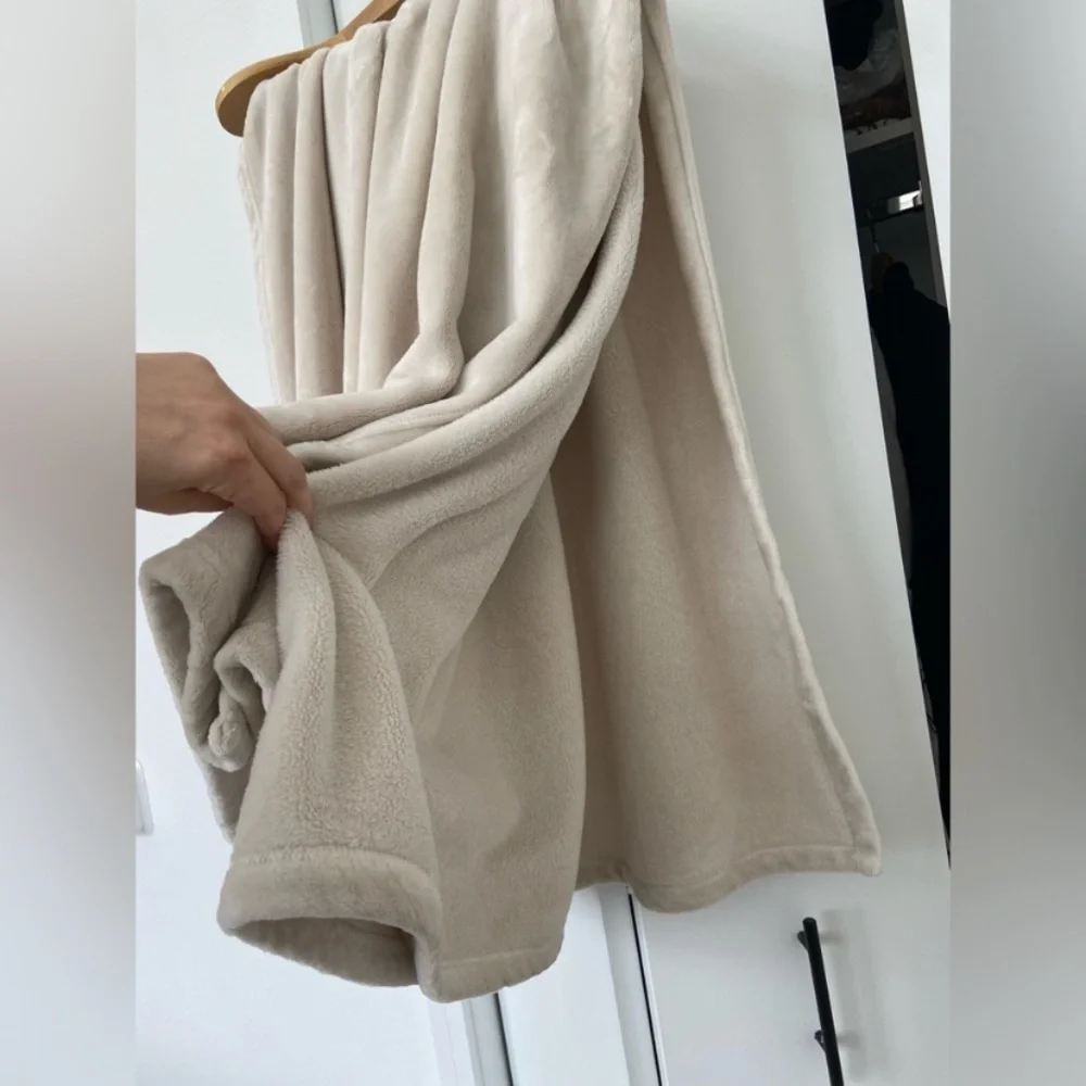 🍁Athleta Fleece Blanket “Double Cozy Karma” 54x70